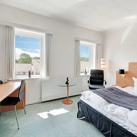 Hotell Jernbanegade 3*