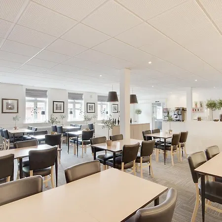 Jernbanegade מלון Kibæk