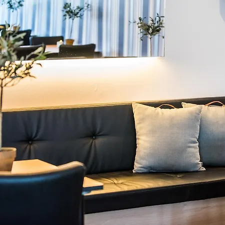 Hotell Jernbanegade 3*